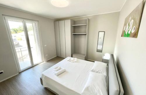 Ocenelli Villa | villa ipnotica - panoramic views plus exquisite pool - sleeps 7 - very stylish