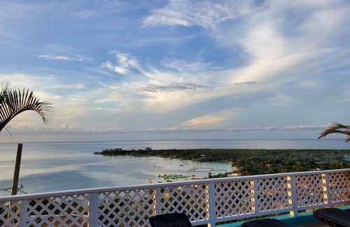 Discovery Bay House | Villa Isabella with Ocean View