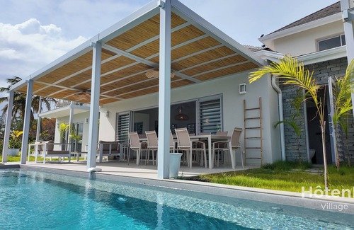 Tartane Villa | Villa Jamming 5* – Tropical Luxury, Infinity Pool & Private Dock