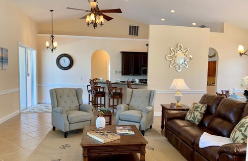 Pebble Beach House | Villa Joyce Ann .Kick Back & Relax! 3/2 Deluxe Home w/ Canal View