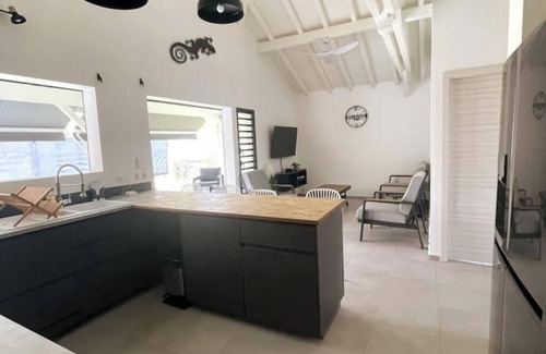 Destrellan Villa | Villa Kanisi 1 au Centre de L'ile