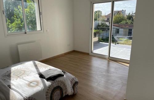 Sainte-Genevieve-des-Bois House | Villa Lena