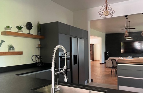 Saint-Claude Villa | Villa l'Oasis, swimming pool, jacuzzi, billiards