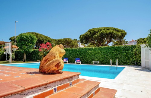 Isla Cristina Villa | Villa La Caleta: Pool, Spacious Garden, BBQ, Near Golf & Family Friendly