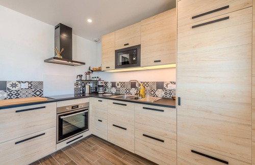 Plouescat Villa | Villa 'La Des Lilas 100m De La Plage' with Private Terrace, Private Garden and Wi-Fi