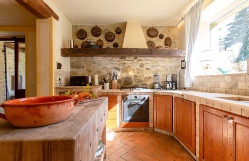 Cetona Villa | Villa La Felce, a typical Tuscan farmhouse surrounded by nature