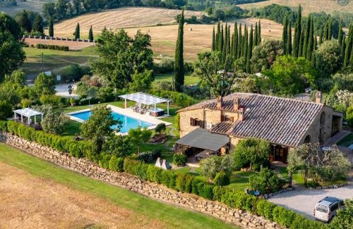 San Gimignano Villa | Villa La Francigena - Tuscan Villa with Pool & Jacuzzi
