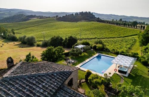 San Gimignano Villa | Villa La Francigena - Tuscan Villa with Pool & Jacuzzi