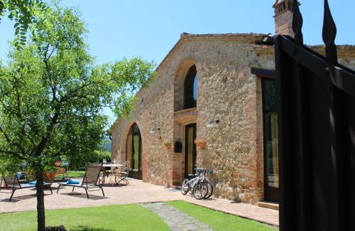 San Gimignano Villa | Villa La Francigena - Tuscan Villa with Pool & Jacuzzi