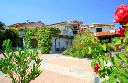 Bobolino Villa | Villa La Rosa by Interhome