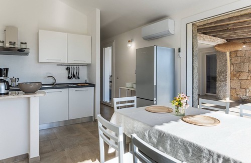 Castiadas Villa | Villa 'Laccus 6' with Sea View, Wi-Fi and Air Conditioning