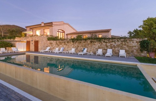 Sarteano Villa | Villa Lacus - Private Tuscan villa with pool