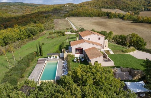 Sarteano Villa | Villa Lacus - Private Tuscan villa with pool