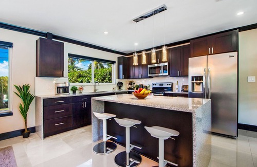 Miami Shores Villa | Villa Lago 6BR *Modern Waterfront Bungalow*