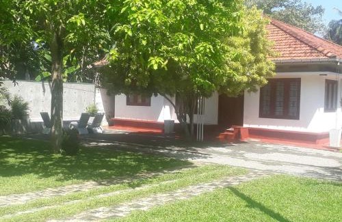 Dodanduwa Villa | Villa Lagoonedge