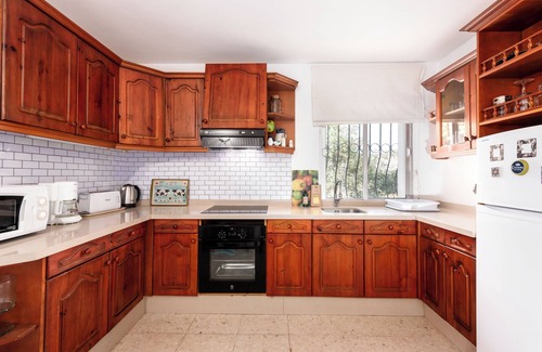 New Golden Mile Villa | Villa 'Las Cancelas' with Sea View, Private Pool and Wi-Fi