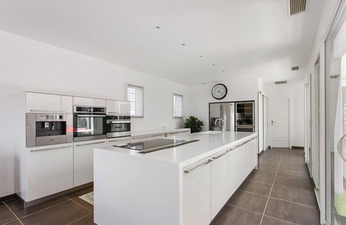 Beziers Villa | Villa "Le Golf St Thomas" with Private Terraces, Outdoor Pool & Wi-Fi