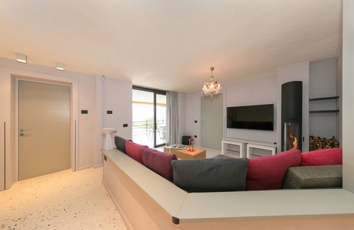 Riparbella Villa | Villa 'Le Sughere' with Sea View, Pool, Terrace & Wi-Fi