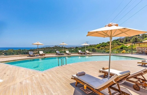 Georgioupolis Villa | Villa Lefkothea by Villa Plus