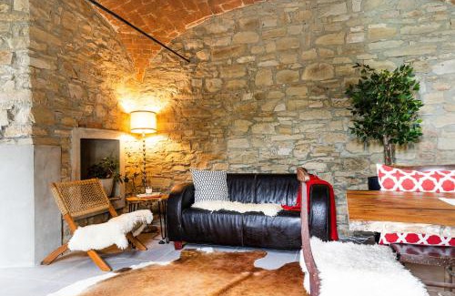 Serole House | Villa Leonetti B&B - Restored Stone Villa - UNESCO Langhe Region