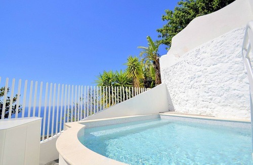 Praiano Villa | Villa Levante: A charming and bright villa which faces the sun and the sea, with Free WI-FI.