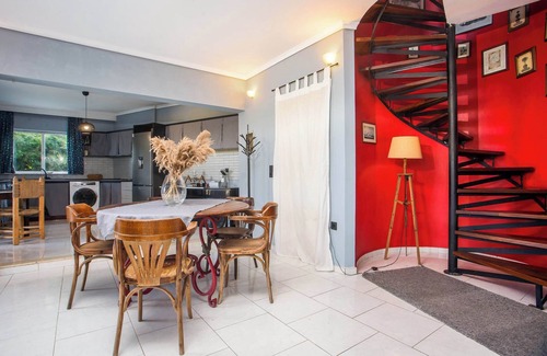 Petaloudes Villa | Villa Lilienne - Tranquil Escape with Private Garden & Balcony