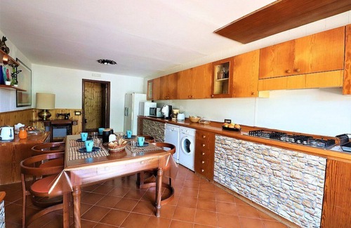 Sorrento Villa | Villa Lisa: A characteristic and welcoming three-story villa in a quiet position, located on a hillside above the sea, with Free WI-FI.