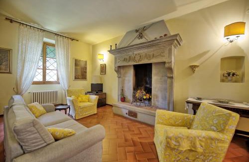 Subbiano Villa | Villa Lo Scoiattolo by PosarelliVillas