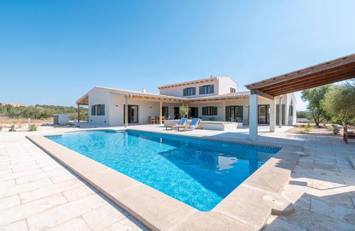 Ses Salines House | Villa Lorena - Newly Renovated and Just a Few Kilometers from the Beautiful Es Trenc Beach with Wi-Fi and A/C