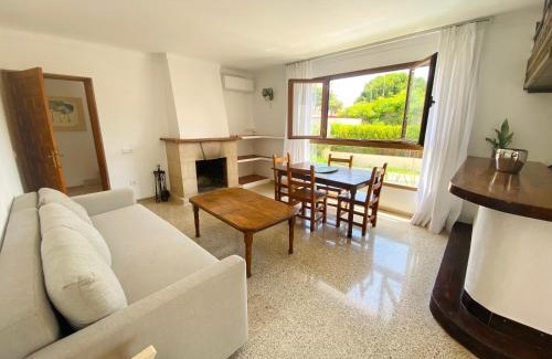 Ibiza Town House | Villa Los Robles en Playa den Bossa con Piscina Privada
