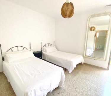 Ibiza Town House | Villa Los Robles en Playa den Bossa con Piscina Privada