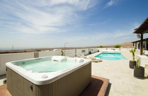 Tias Villa | Villa Lucy - By AZ Rentals