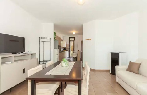 Cesate Cottage | Villa luminosa con balcone e jacuzzi, zona Milano
