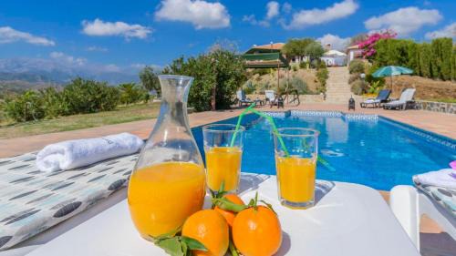 Guaro Villa | Villa Luz de Luna Guaro by Ruralidays