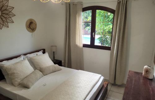 Saint-Benoit House | Villa Lyse