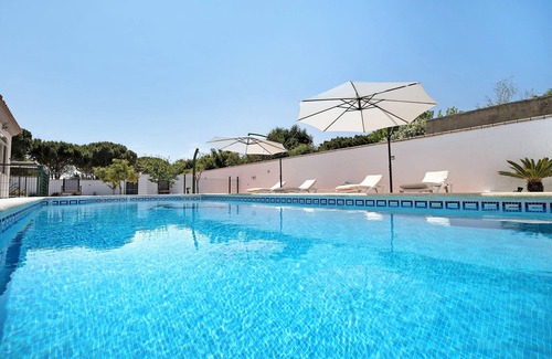Chiclana de la Frontera Villa | Villa 'Manuel' with Pool, Garden, Terrace & Wi-Fi
