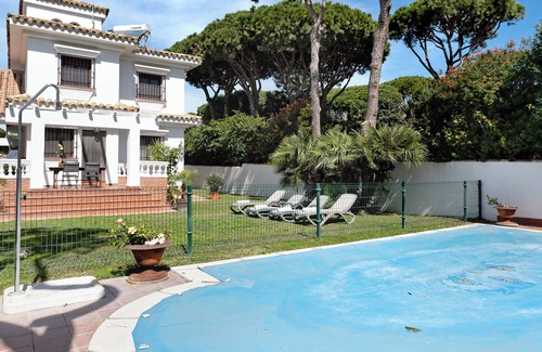 Los Gallos-Cerromolino Villa | Villa 'Margaritas' with Private Pool, Wi-Fi and Air Conditioning