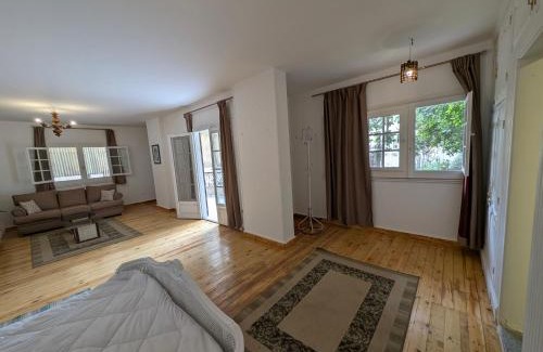 Taqseem Laselky House | Villa Maadi 35 -R 103- Garden & Pool Master Room