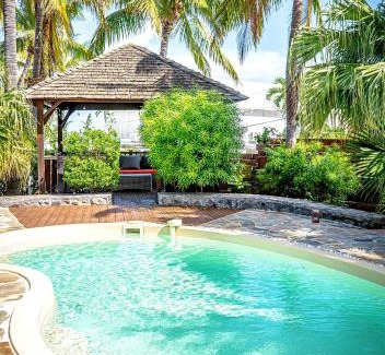 St Gilles-les-Bains House | Villa Mado-Ray, spacieuse villa 300 m2 avec jardin, piscine, accès PMR dans quartier calme de la Saline les Bains