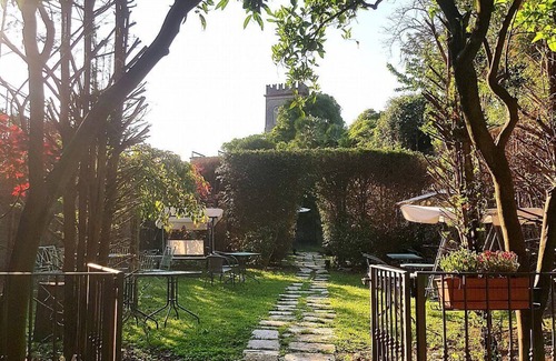 Finalborgo House | Villa Malvina A: A welcoming studio apartment that is part of an ancient historic building, with Free WI-FI.