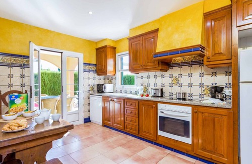 Serpentona Villa | Villa Marcolis Mar - Charming Vacation Villa near the Famous Queen of Bays