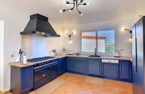 Monticello Villa | Villa Marie 3 bedrooms, swimming pool, beautiful mountain and sea view