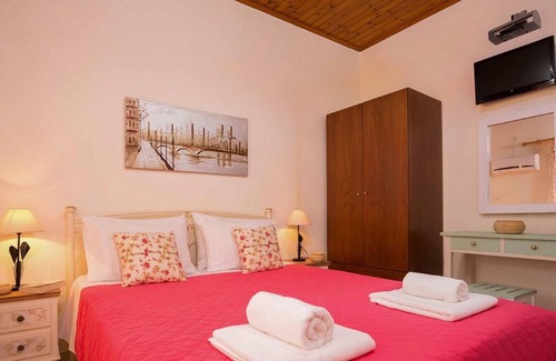 Agios Gordios Villa | Villa Marietta is recently renovated and 3 minutes walking from the beach.