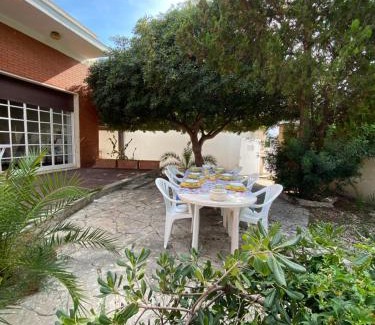 Campomarino di Maruggio Villa | Villa Marina con 10 posti letto a 350 mt dal mare