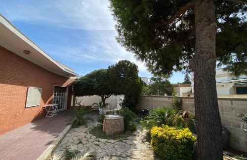 Campomarino di Maruggio Villa | Villa Marina con 10 posti letto a 350 mt dal mare
