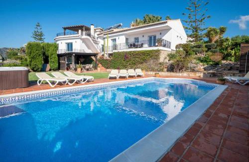 Velilla-Taramay Villa | Villa Mariposa - CTV56V