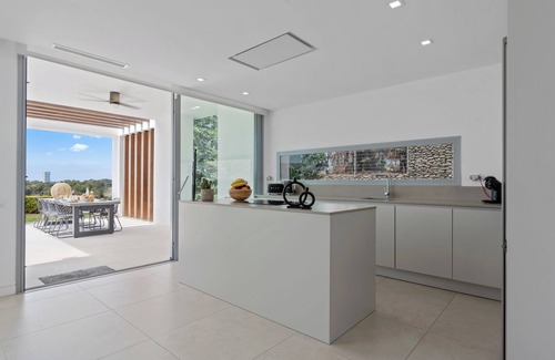 Marbella Villa | Villa 'Mariposa' with Sea View, Wi-Fi and Air Conditioning
