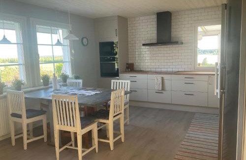Fors Villa | Villa med sjöutsikt