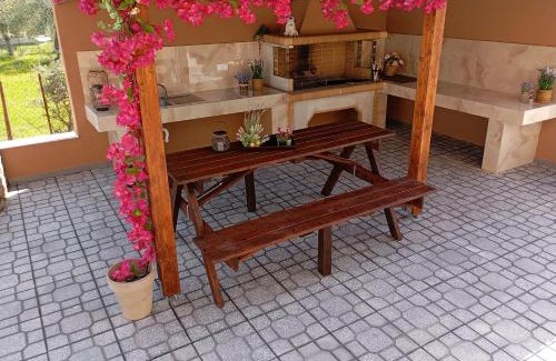 Karpenisi Apartment | Villa Mellifera