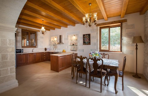 Vederi Villa | Villa Melpomeni- Surrounded by nature